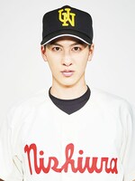 白又敦扮する花井梓。