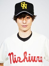 安川純平扮する泉孝介。