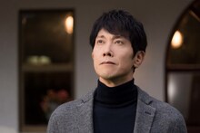 ドラマ「黄昏流星群」より、佐々木蔵之介演じる瀧沢完治。