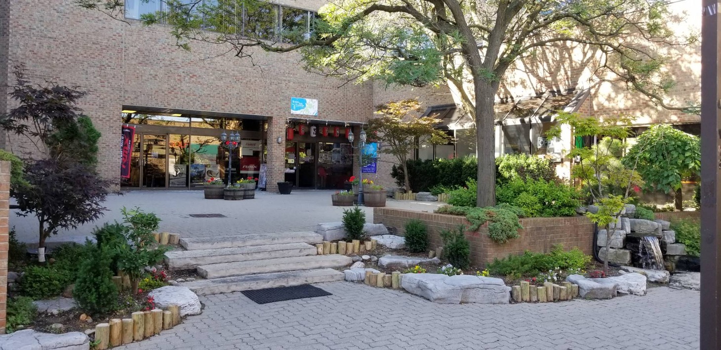 OCS JAPANESE BOOKSTOREの様子。