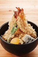 「天ぷら つな八」で提供される「北斗七星天丼」。