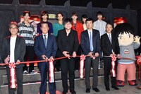 テープカットの様子。