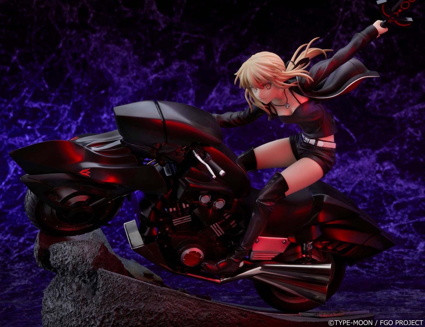 「セイバー/アルトリア・ペンドラゴン〔オルタ〕＆キュイラッシェ・ノワール」