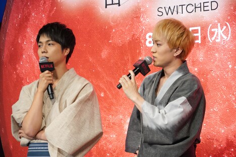 左から重岡大毅、神山智洋。