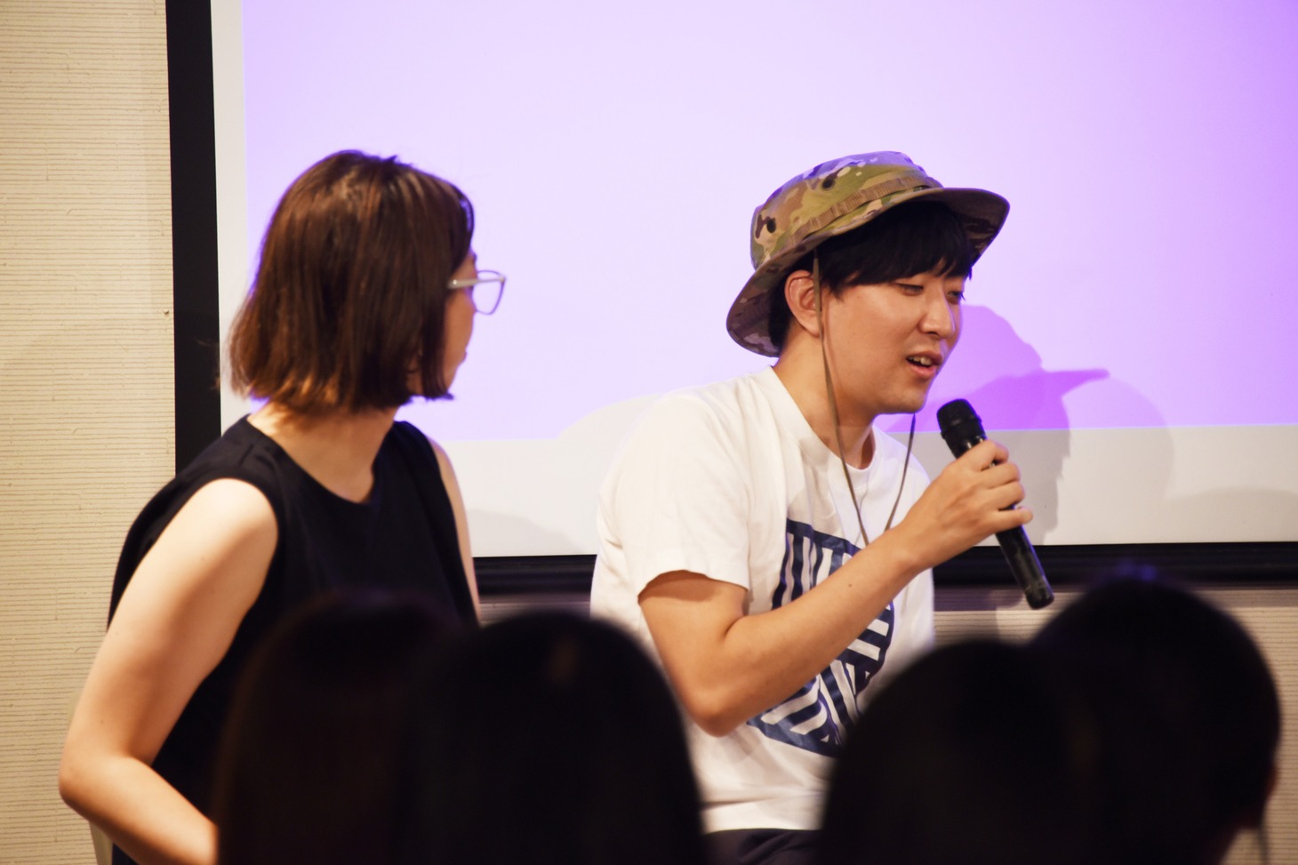 左から司会の中山夏美氏、大童澄瞳。