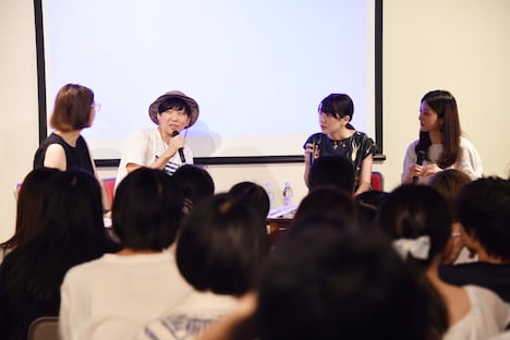 左から司会の中山夏美氏、大童澄瞳、米代恭、米代の担当編集者である金城小百合氏。