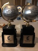 授与されたトロフィー。