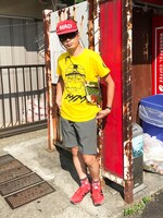 「FLCL ハル子 Tシャツ」イエロー着用例。