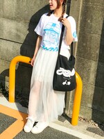 「FLCL ハル子 Tシャツ」ホワイトの着用例。