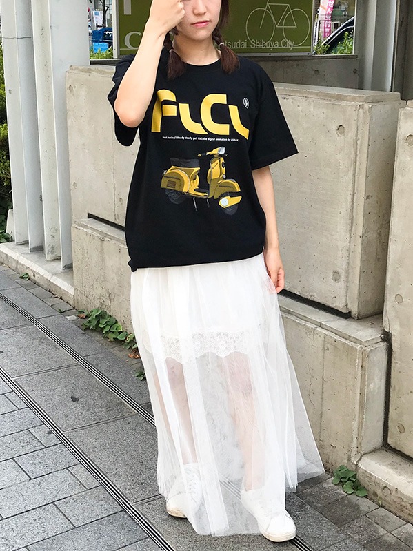 「ハル子のベスパ Tシャツ」着用例。