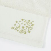 「うさぎ漢方 極楽満月」に勤務するうさぎと猫好好モデルのトップス。