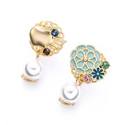 檎と妲己モデルのイヤリング・ピアス。