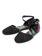 レディ・リリスモデルのパンプス。