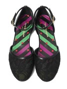 レディ・リリスモデルのパンプス。