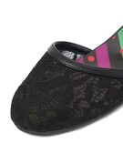 レディ・リリスモデルのパンプス。