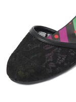 レディ・リリスモデルのパンプス。