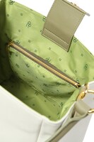 桃太郎とシロモデルのバッグ。