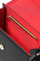 鬼灯モデルのバッグ。