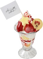 「メルティックスターパフェ あんな（いちご味）」（8月18日から9月9日までの期間限定）