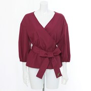 チュンモデルのトップス。