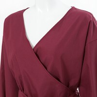 チュンモデルのトップス。