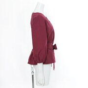 チュンモデルのトップス。