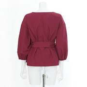 チュンモデルのトップス。