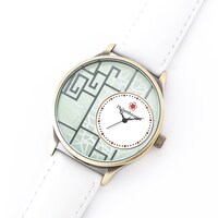 白澤モデルの腕時計。