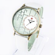 白澤モデルの腕時計。