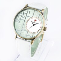 白澤モデルの腕時計。