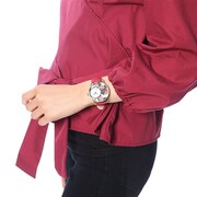 座敷童子モデルの腕時計の着用例。