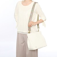 桃太郎とシロモデルのバッグの使用例。