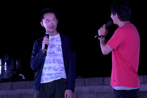 ゲーム「Ingress」のユーザーイベント「Cassandra Prime Sapporo」より、テレビアニメ「INGRESS THE ANIMATION」のシリーズ構成と脚本を担当する月島総記（左）。