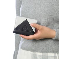 八乙女楽をモチーフにしたミニ財布の使用例。