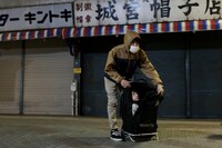 「ごっこ」の場面写真。