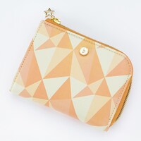 和泉三月をモチーフにしたカードケース。