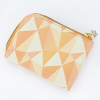 和泉三月をモチーフにしたカードケース。