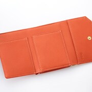 和泉三月をモチーフにしたミニ財布。