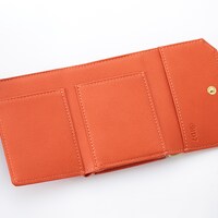 和泉三月をモチーフにしたミニ財布。