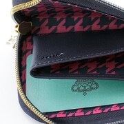 百をモチーフにしたカードケース。