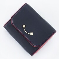 百をモチーフにしたミニ財布。