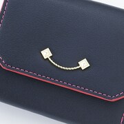 百をモチーフにしたミニ財布。