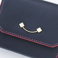 百をモチーフにしたミニ財布。