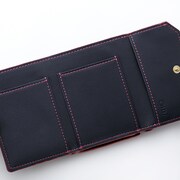 百をモチーフにしたミニ財布。