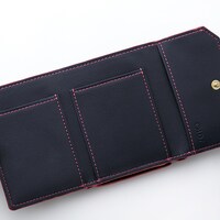 百をモチーフにしたミニ財布。