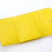 六弥ナギをモチーフにしたミニ財布。