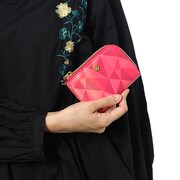 七瀬陸をモチーフにしたカードケースの使用例。