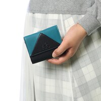 十龍之介をモチーフにしたミニ財布の使用例。