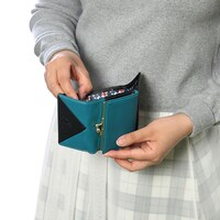 十龍之介をモチーフにしたミニ財布の使用例。