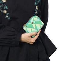 二階堂大和をモチーフにしたカードケースの使用例。